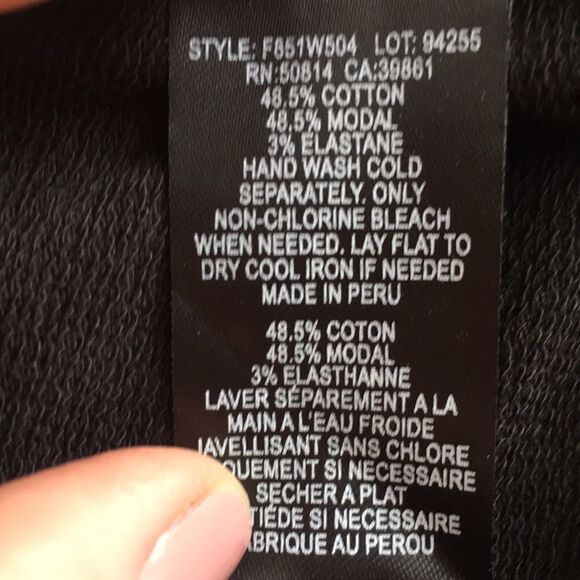 NWT T Tahari Theola knit crew neck. Medium - Picture 3 of 4